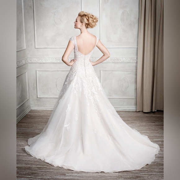 Kenneth Winston wedding dress - Picture 2 of 15